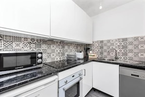 Room - Fantastic 4 bedroom apartment in Russell Square (London)