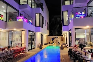 المنشأة من الخارج