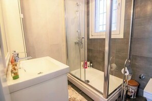 Room - Gorgeous Two Bedroom Apartment - Roya (Istanbul)