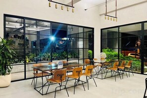 Dining - Chic studio near IT Park Smartlock Fast wifi (Cebu City)