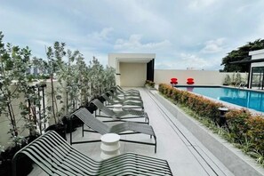 Outdoor pool - Chic studio near IT Park Smartlock Fast wifi (Cebu City)