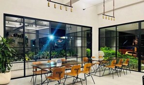 Dining - Chic studio near IT Park Smartlock Fast wifi (Cebu City)