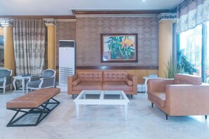 Living area - RedDoorz @ MPT Suites (Makati)
