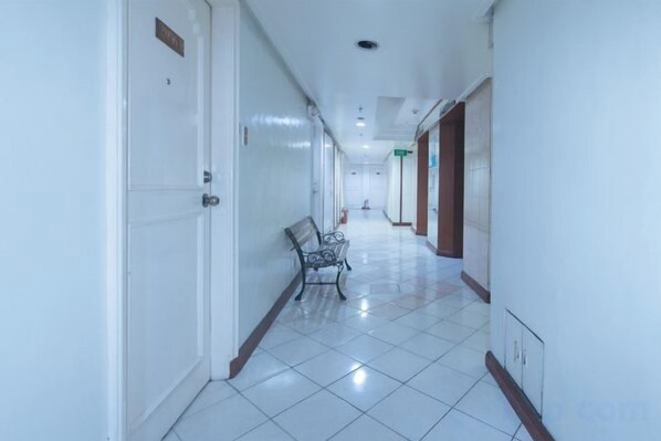 Interior - RedDoorz @ MPT Suites (Makati)