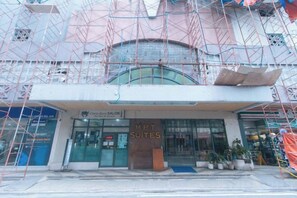 Exterior detail - RedDoorz @ MPT Suites (Makati)
