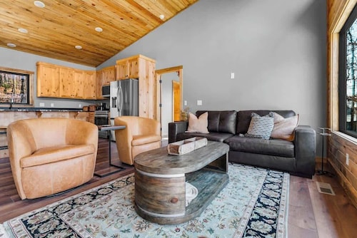 Elk Cabin at Thunder Bluff