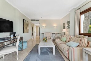 Room - All About Puente Romano Penthouse Suite (Marbella)