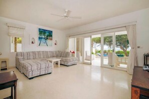 Room - Amani Beachfront Villa by YourHost, Watamu (Watamu)