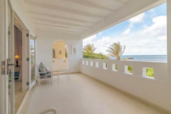 Room - Amani Beachfront Villa by YourHost, Watamu (Watamu)