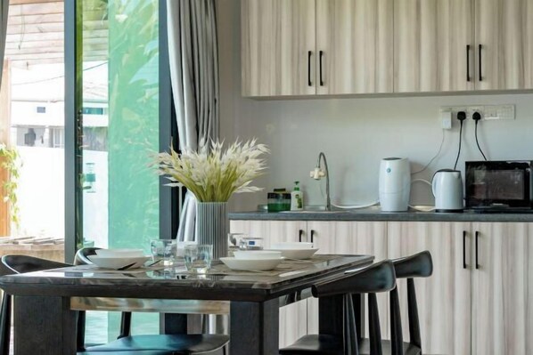 Dining - Loh Residence@Pinjistation (8pax 4br) (Ipoh)