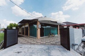 Unclassified image, 2 of 46, button - Loh Residence@Pinjistation (8pax 4br) (Ipoh)