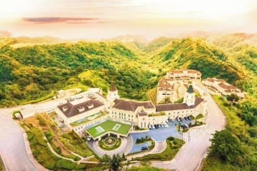 Scenic Tagaytay Getaway with Taal Views