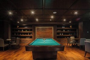 Bar (trong khuôn viên)