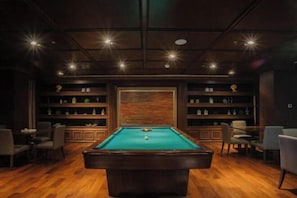 Bar (trong khuôn viên)