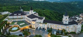 Scenic Tagaytay Getaway with Taal Views