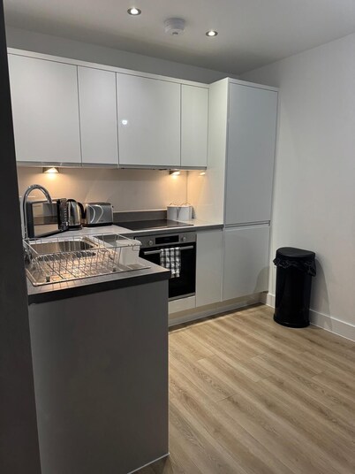 Modern Flat In Old Trafford Sleeps 4| Free Parking