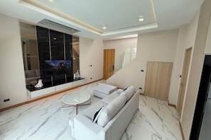 Living area - Unique Beach Style 3 Bedroom Villa with Mega Pool (Pattaya)