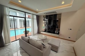 Living area - Unique Beach Style 3 Bedroom Villa with Mega Pool (Pattaya)