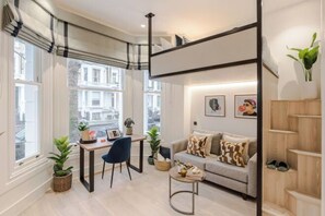 Interior - Kensington Mezzanine Studio Luxe (London)