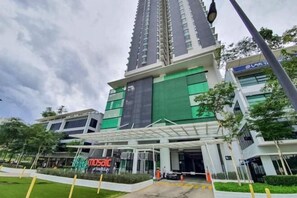 Exterior - Wooden Sand MosaicSouthkey 3BR w bathtub Midvalley (Plentong)