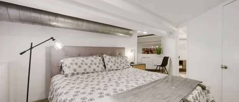 1 bedroom, desk, iron/ironing board, WiFi