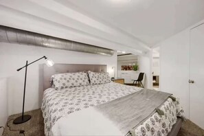 1 habitación, escritorio, tabla de planchar con plancha y wifi 