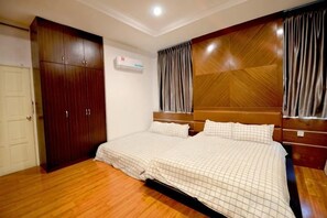 Iron/ironing board - Decozy 3.0 Semi-D (18pax++) (Ipoh)