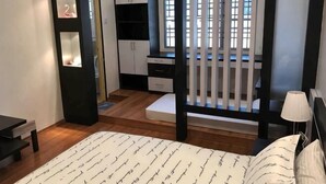 A bedroom with a bed, bedside table, and a window with blinds. - Decozy 3.0 Semi-D (18pax++) (Ipoh)
