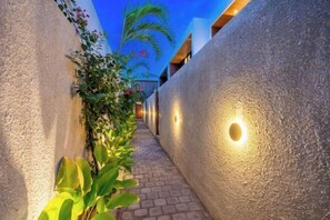 المنشأة من الداخل