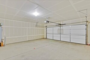 Interior - Modern 3BR Home in Meridian - King Suite - Comfort (Nampa)