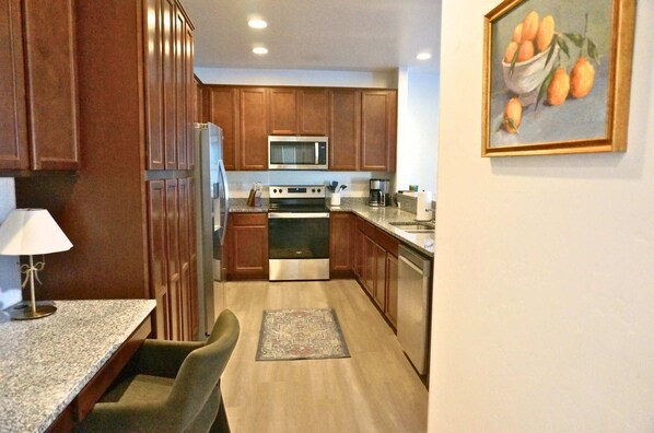 Fridge, microwave, oven, stovetop - Modern 3BR Home in Meridian - King Suite - Comfort (Nampa)