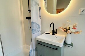 Room - Cozy flat near 250m to Pompidou (Paris)