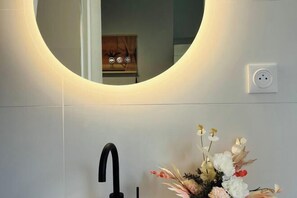 Room - Cozy flat near 250m to Pompidou (Paris)