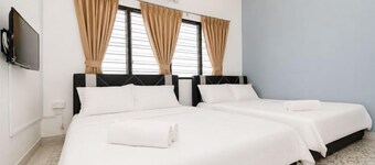 Batu Pahat w Pooltable Villa 4Br16Pax by Our Stay