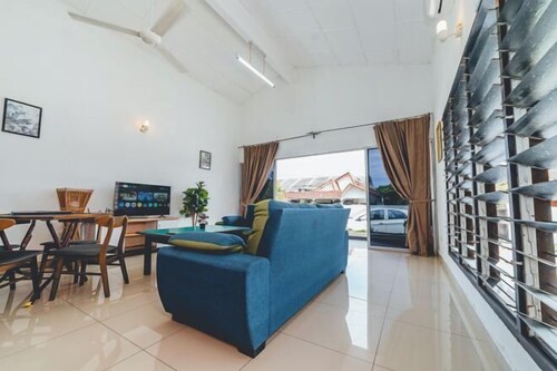 Batu Pahat w Pooltable Villa 4Br16Pax by Our Stay