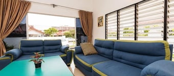 Batu Pahat w Pooltable Villa 4Br16Pax by Our Stay