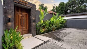 A building entrance with a wooden door and a sign reading "LELOTUS BLEUVEILA". - Villa Le Lotus Bleu by BaliSuperHost (Bali)