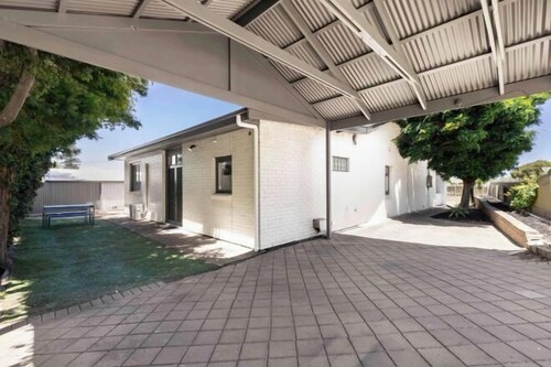 Bobby's Beachside Bungalow in Grange