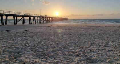 Bobby's Beachside Bungalow in Grange