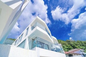 المنشأة من الخارج