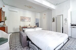 Unclassified image, 5 of 50, button - Oasis in the Center of Bologna (Bologna)