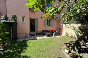 Unclassified image, 2 of 50, button - Oasis in the Center of Bologna (Bologna)