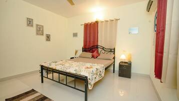 1 bedroom, iron/ironing board, free WiFi