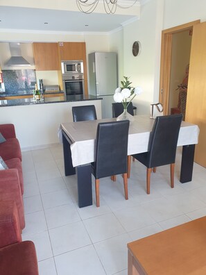 تناول الطعام