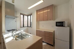 Unclassified image, 2 of 31, button - Higashikomagata house (Tokyo)