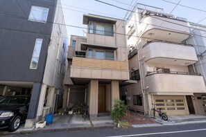 Unclassified image, 3 of 31, button - Higashikomagata house (Tokyo)