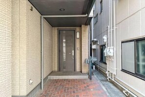 Exterior detail - Higashikomagata house (Tokyo)