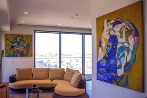 Living area - Mercury Apartment 23rd Floor - Skydream Getaways (St Julian's)