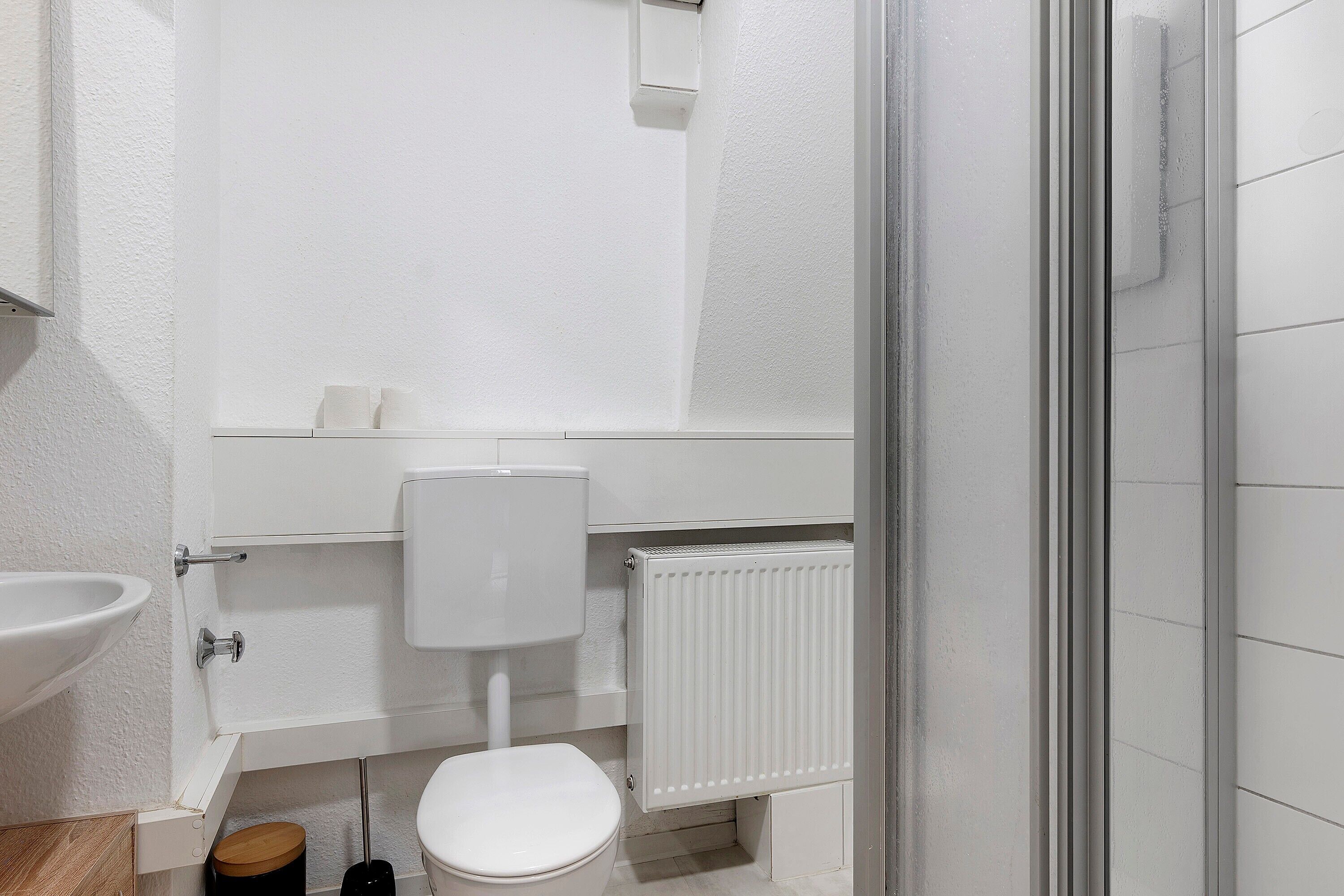 Een douche, een haardroger, handdoeken