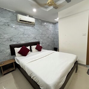 Deluxe Room, City View - Hotel Radhe Kuudasan (Gandhinagar)